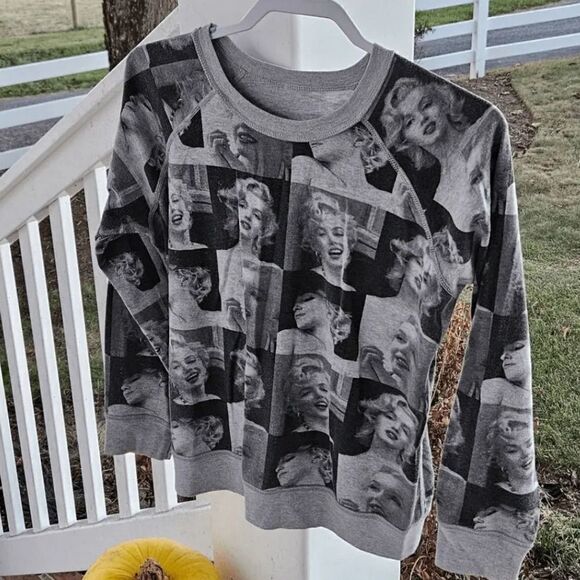 Marilyn Monroe reversible sweatshirt. Preloved vintage. Xs. - Picture 7 of 12